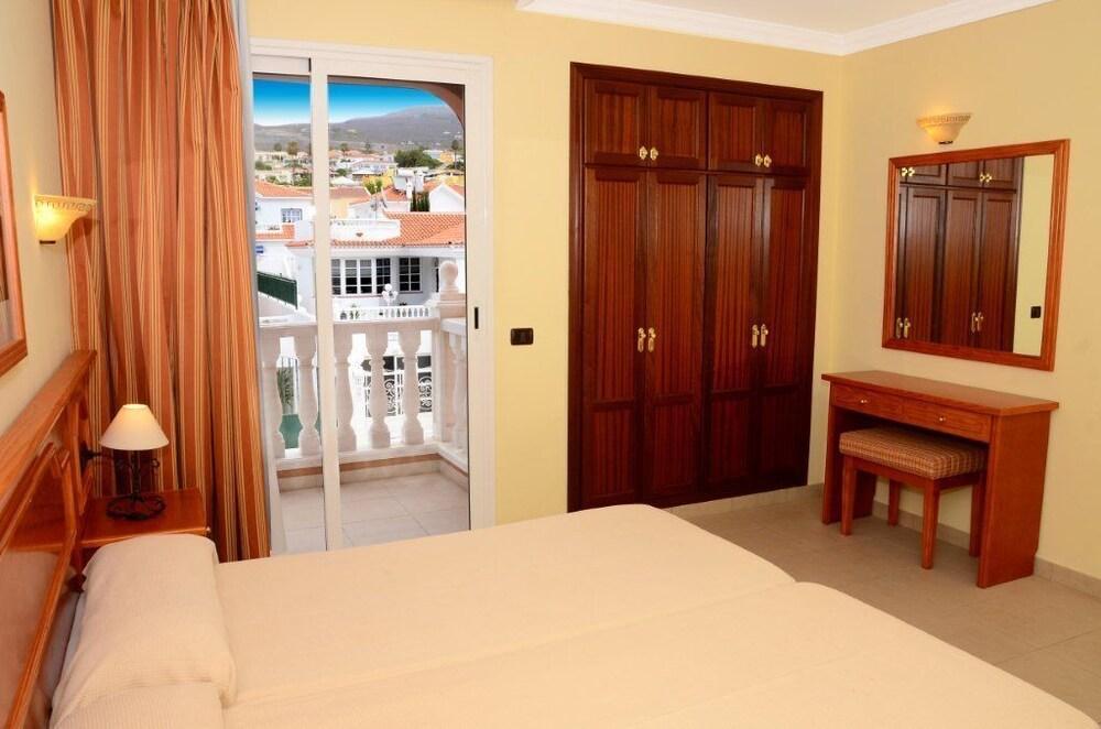 Apartamentos Callaomar Каляо Салвахе Екстериор снимка