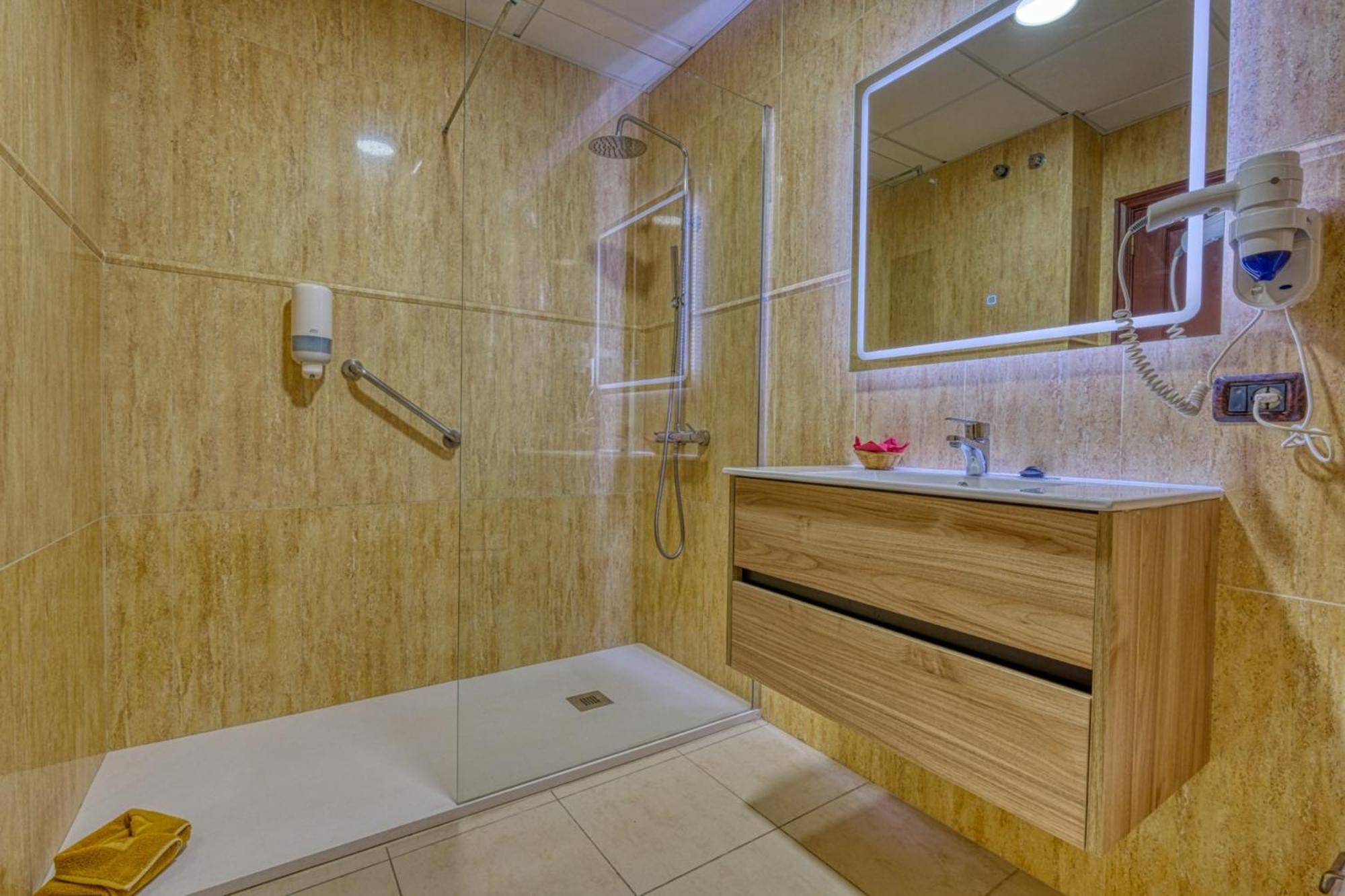 Apartamentos Callaomar Каляо Салвахе Екстериор снимка