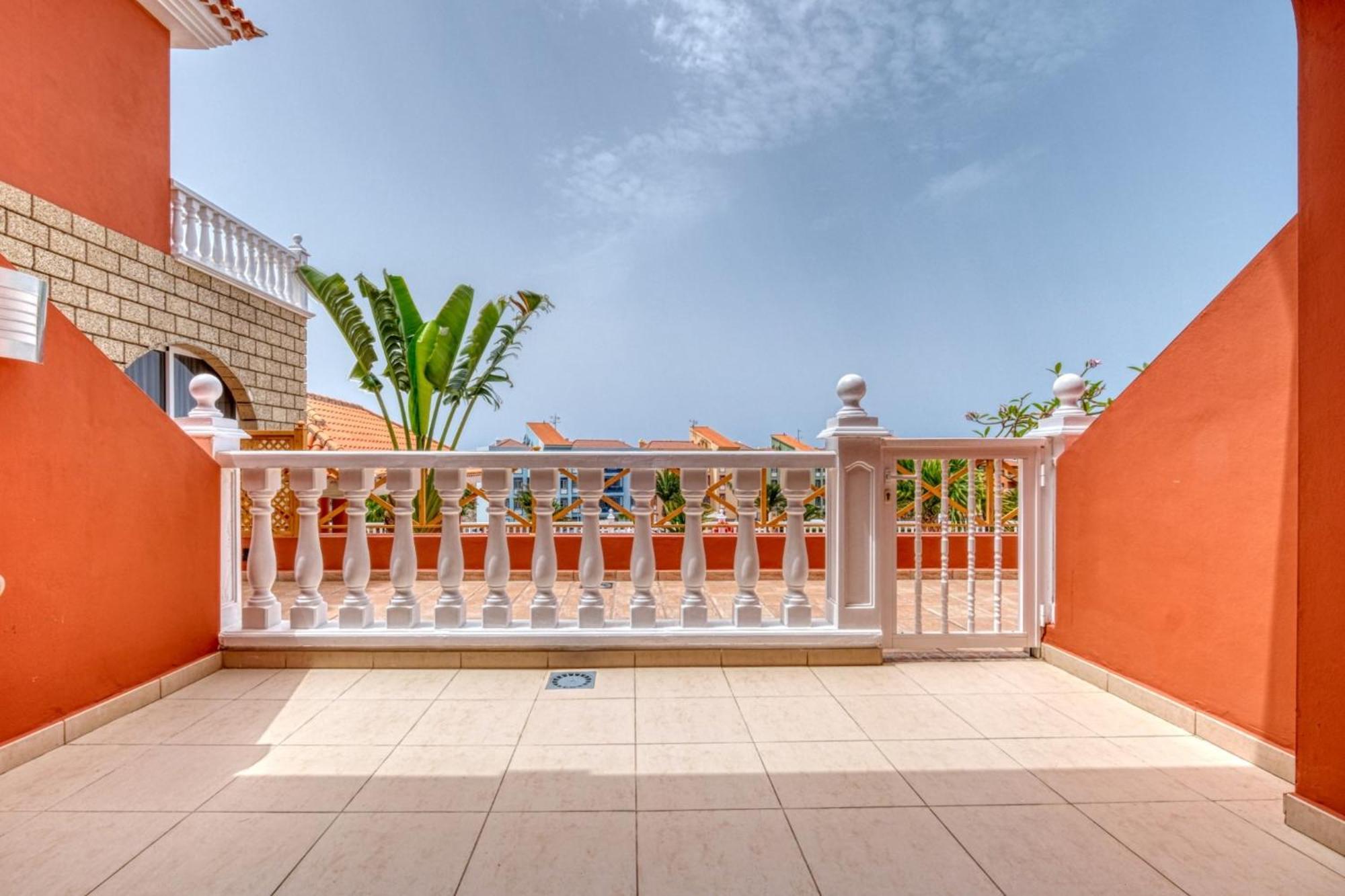 Apartamentos Callaomar Каляо Салвахе Екстериор снимка